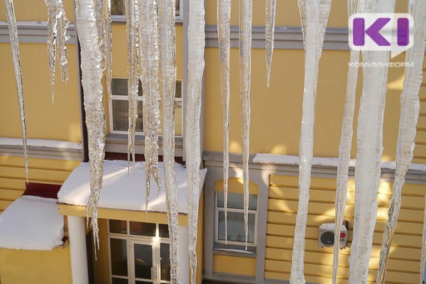 В Сыктывкаре управляющие компании уведомили о необходимости очистки кровель