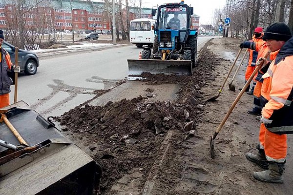 Сыктывкарские дорожники приступили к уборке дорог от песка
