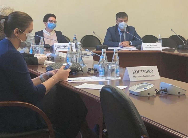 Депутаты рекомендовали правительству ускорить принятие решения о выплатах медикам