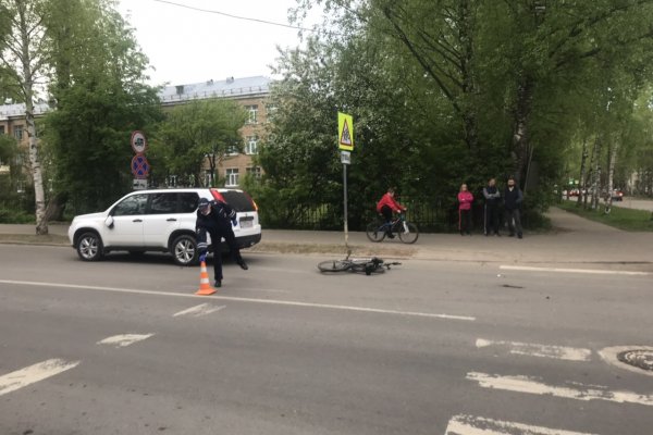 В Сыктывкаре сбили велосипедиста, который вез четырехлетнего ребенка