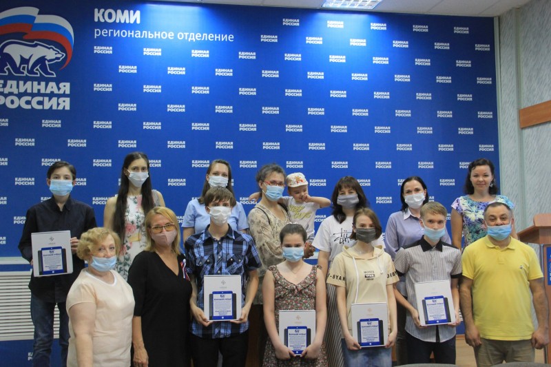 Технику для дистанционного обучения получили еще пять сыктывкарских многодетных семей