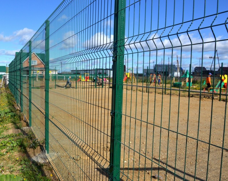 В Усть-Цильме при грантовой поддержке ЛУКОЙЛа преобразилась детская площадка