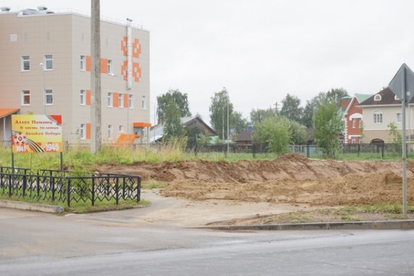 В Сыктывкаре начато обустройство тротуара к школе на 1200 мест в Орбите