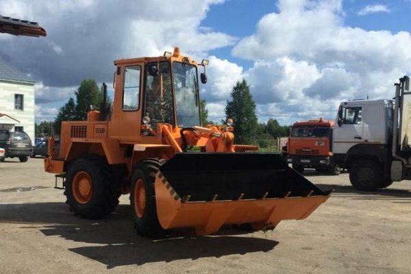 Мэрия Сыктывкара закупила для нужд дорожной службы новый фронтальный погрузчик