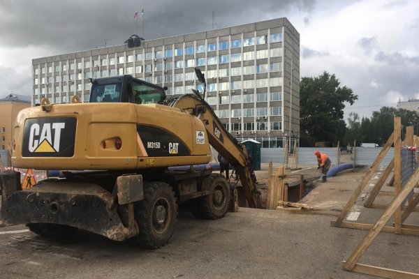 В районе Стефановской площади Сыктывкара идёт замена канализационного коллектора