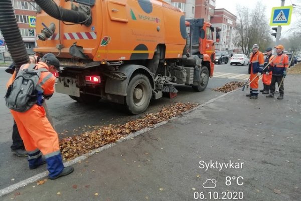 Дорожники Сыктывкара сосредоточены на уборке опавшей листвы
