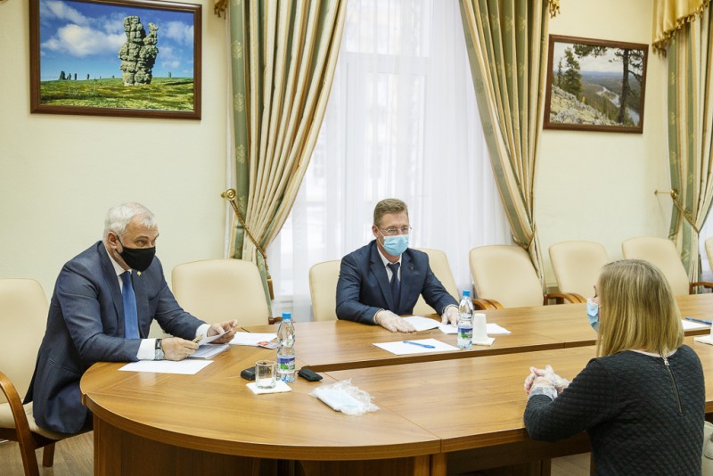 Владимир Уйба провёл личный приём граждан

