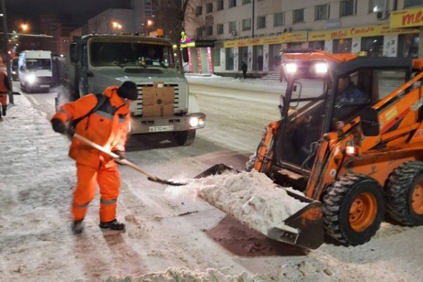 За ночь из Сыктывкара вывезли 604 кубометра снега