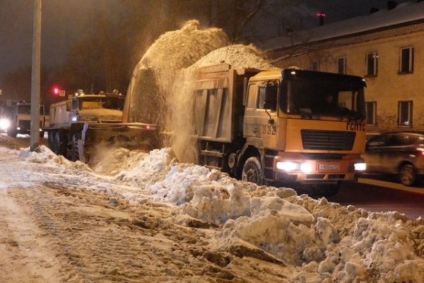 Как в Сыктывкаре убирают снег