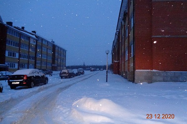 Две управляющие компании в Сыктывкаре понесут наказание за скользкий тротуар и колею во дворе