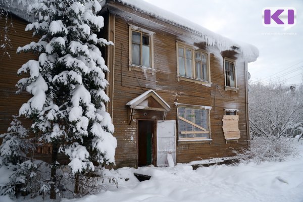 В Сыктывкаре в многострадальном доме по ул.Оплеснина прорвало трубу с горячей водой