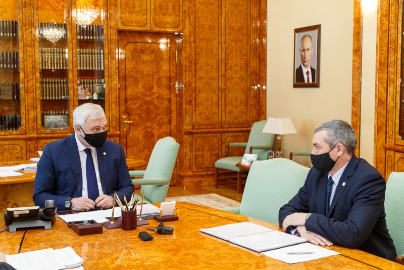 Владимир Уйба призвал ДОСААФ Коми возобновить работу парашютной школы