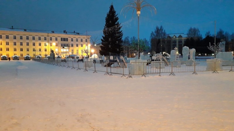 Ледовый городок на Стефановской площади в Сыктывкаре обезопасили леерами