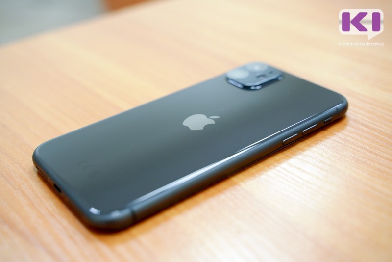 В Сыктывкаре 19-летняя девушка из зависти похитила у подруги iPhone XR 

