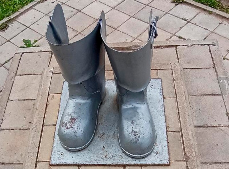 Памятник сапогам в Сыктывкаре вошел в энциклопедию самых необычных скульптур России