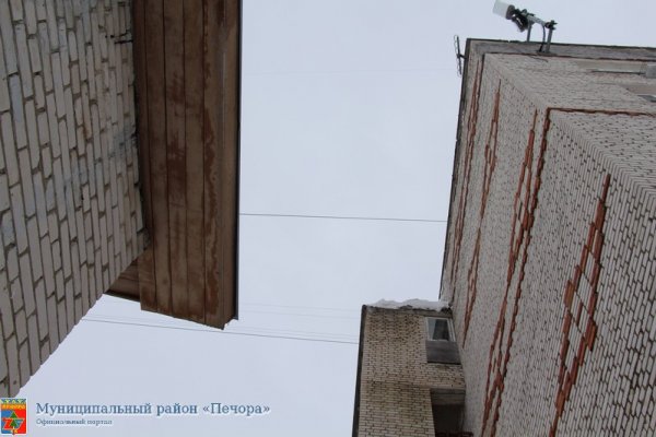В Печоре проверили, как очищаются крыши от сосулек и наледи
