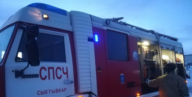 В Сыктывкаре произошел пожар на автостоянке