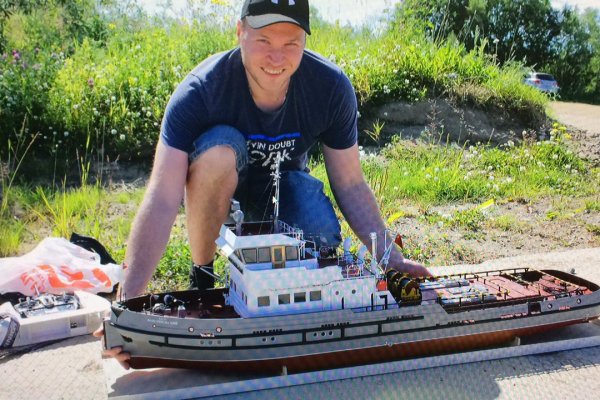 В Печоре сотрудник вневедомственной охраны моделирует суда 