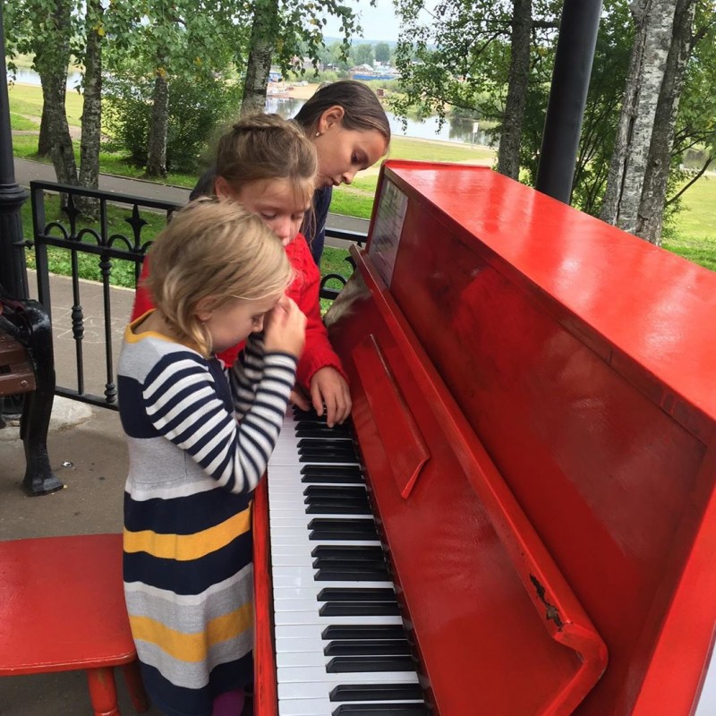 Сыктывкарцы собирают средства на ремонт пианино в Кировском парке  