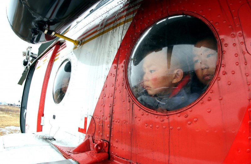 В Коми детей оленеводов доставили к родителям в тундру