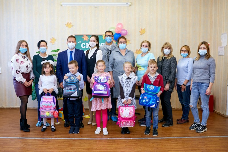 Волонтеры АО "Транснефть - Север" провели благотворительную акцию "Портфель первокласснику"