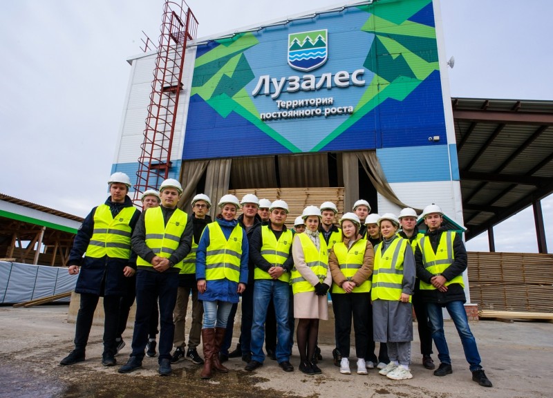 Будущие инженеры посетили с экскурсией "Лузалес"

