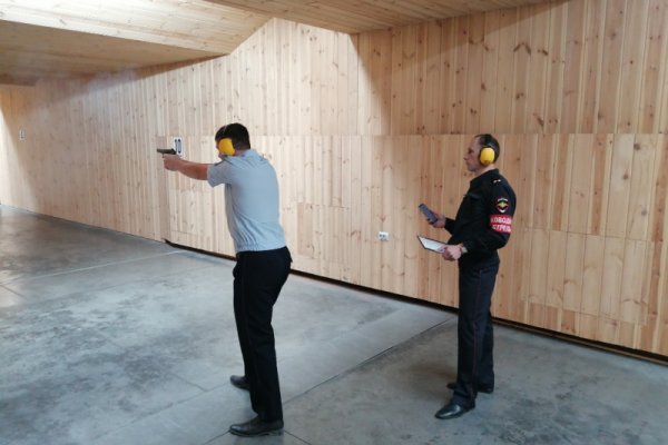 В Сыктывкаре прошел конкурс профмастерства среди сотрудников МВД, ответственных за огневую и физподготовку