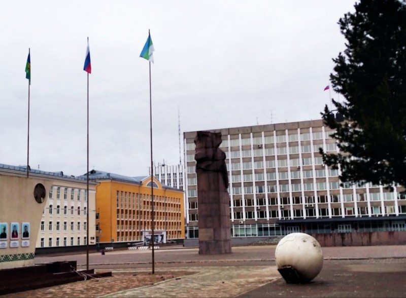 В Сыктывкаре укатился глобус с Доски почета