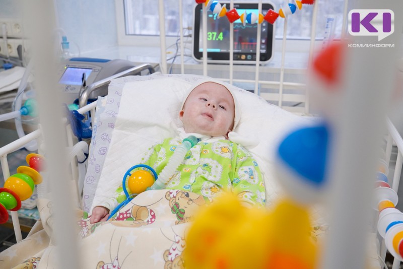 Спасти ребенка: чтобы быть дома, годовалому Артему Есеву нужен дорогостоящий набор аппаратов для жизни