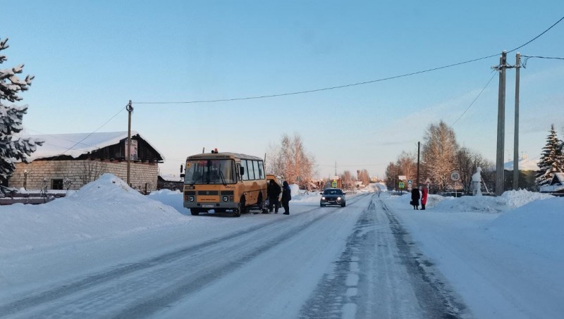 В Корткеросе у школьного автобуса отвалилось колесо 