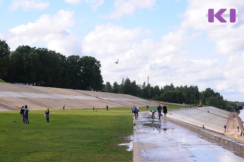 В Сыктывкаре на продажу выставили участок земли на набережной в Кировском парке