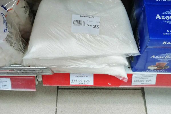Минсельхоз Коми проверяет магазины, где цена на сахар достигла 178 рублей за кг 