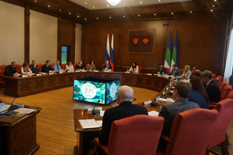 Власти Коми проведут докапитализацию "Комиагролизинга" и окажут финансовую помощь "Комиавиатрансу"
