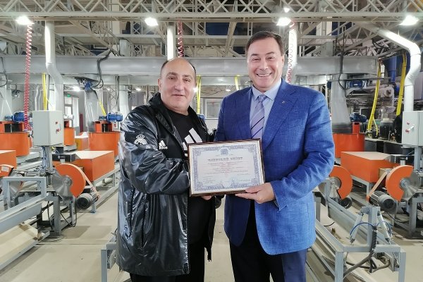 Сыктывкарский предприниматель производит из отходов лесопиления древесно-стружечные поддоны

