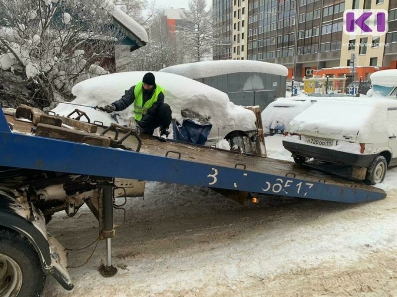 В Сыктывкаре активно избавляются от ветхих гаражей и автохлама