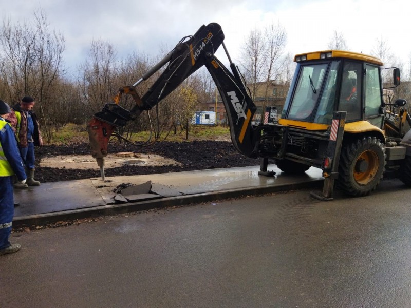 Работа над ошибками: в Сыктывкаре демонтировали свежеуложенный тротуар