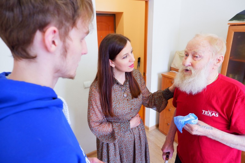 "Единая Россия" поздравила ветерана Великой Отечественной войны с Днем защитника Отечества

