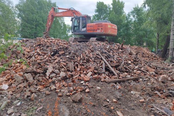 В Сыктывкаре снесли здание бывшего гороно