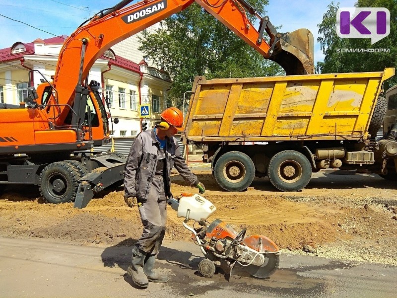 В Сыктывкаре определили подрядчиков для ремонта дорог в летнюю кампанию