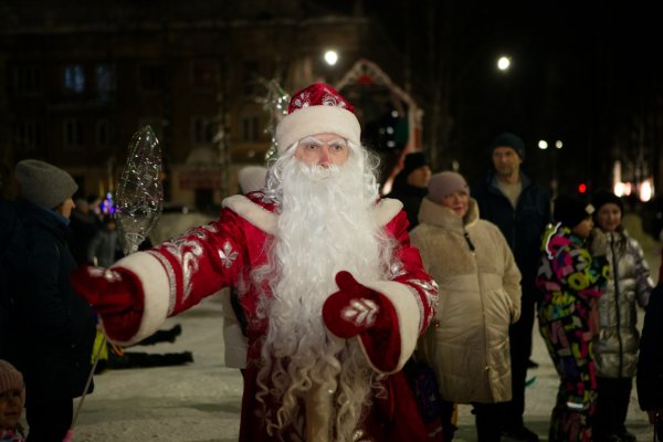 В Ухте открыли снежный городок на Первомайской площади