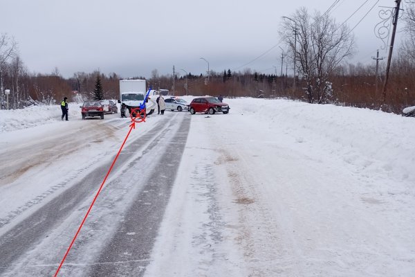 В Печоре водитель Kia протаранил грузовик на встречной полосе