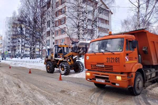 За первые дни нового года с улиц Сыктывкара вывезли около 25 тысяч кубометров снега