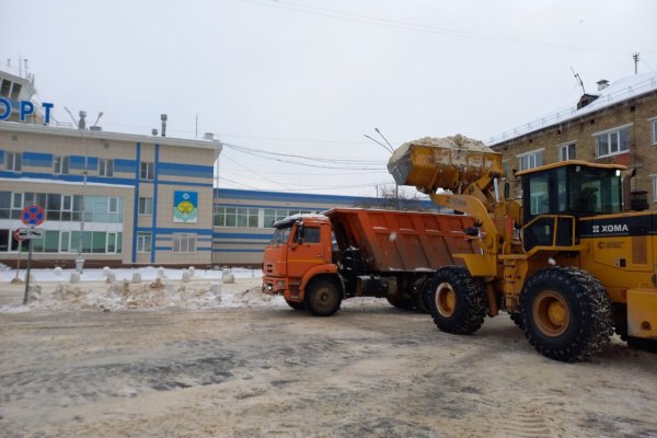 В Сыктывкаре оперативно очистили от снега площадки у аэро и автовокзалов