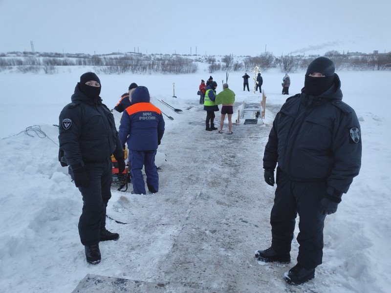 В Коми росгвардейцы обеспечивают охрану общественного порядка во время празднования Крещения Господня

