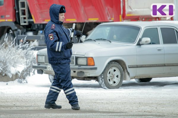 В Сыктывкаре водитель микроавтобуса Volkswagen догнал Ford