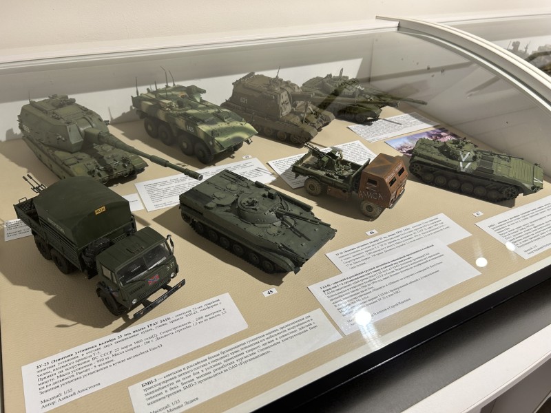 В Сыктывкаре открылась выставка стендовых моделей "Парад миниатюр"