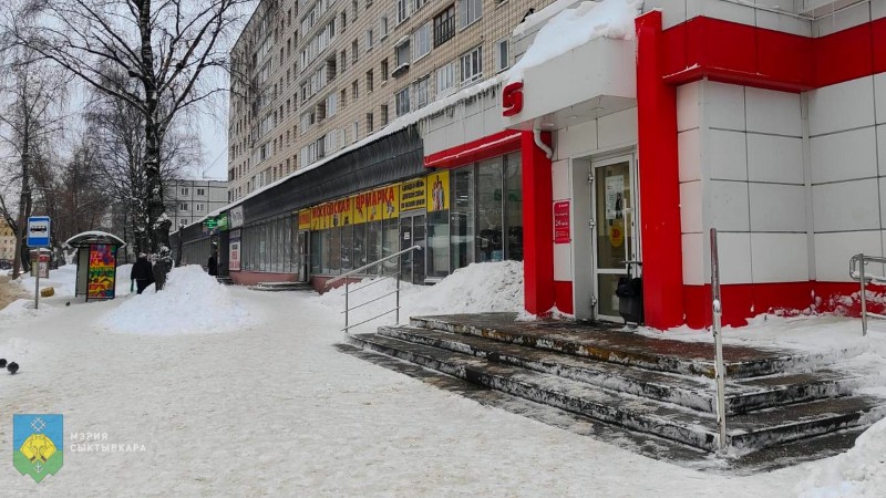 В Сыктывкаре выявлено 10 торговых объектов, около которых не убран снег
