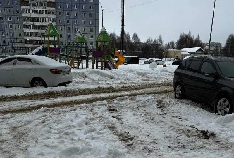 Стройжилтехнадзор Коми сообщил, какие сыктывкарские управляющие компании оштрафуют за снег во дворах