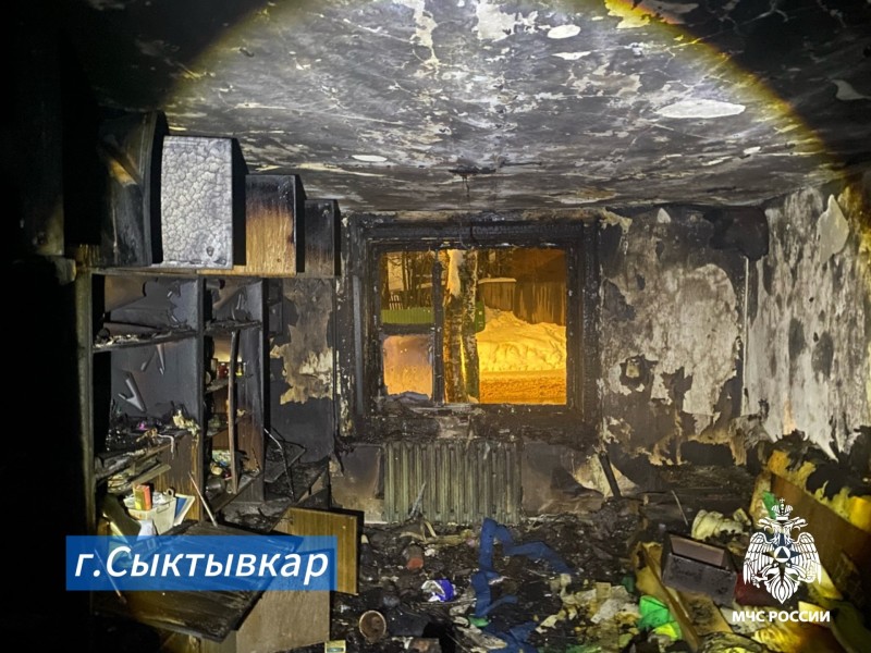 В Сыктывкаре на пожаре пострадали мужчина и пожилая женщина