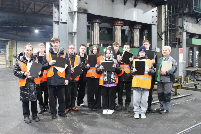 Школьники Мадмаса окунулись в индустриальный мир Жешартского ЛПК
